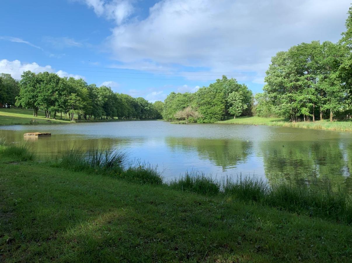 Camping Les Petites Minaudieres Coussay-les-Bois Exterior foto