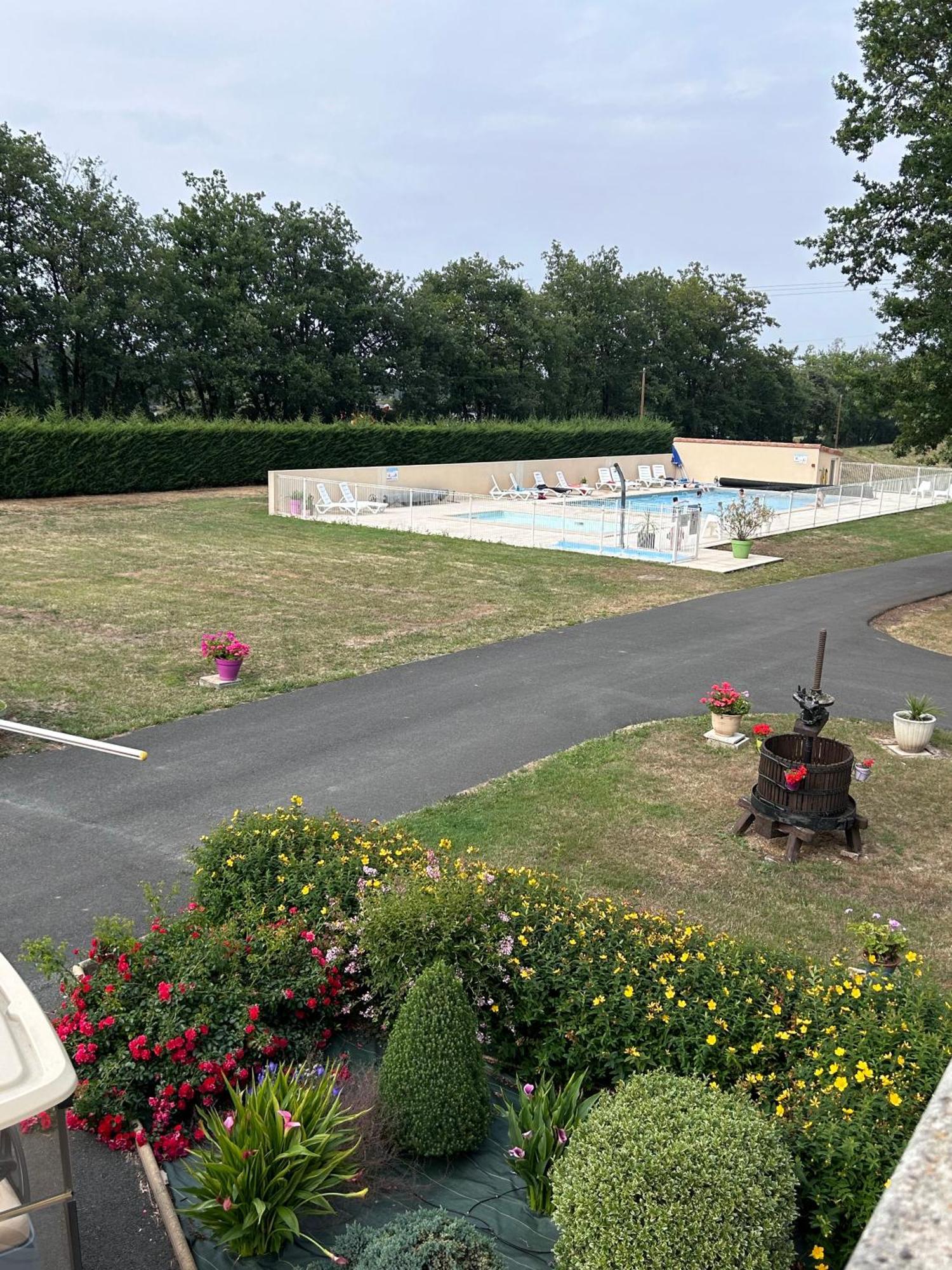 Camping Les Petites Minaudieres Coussay-les-Bois Exterior foto