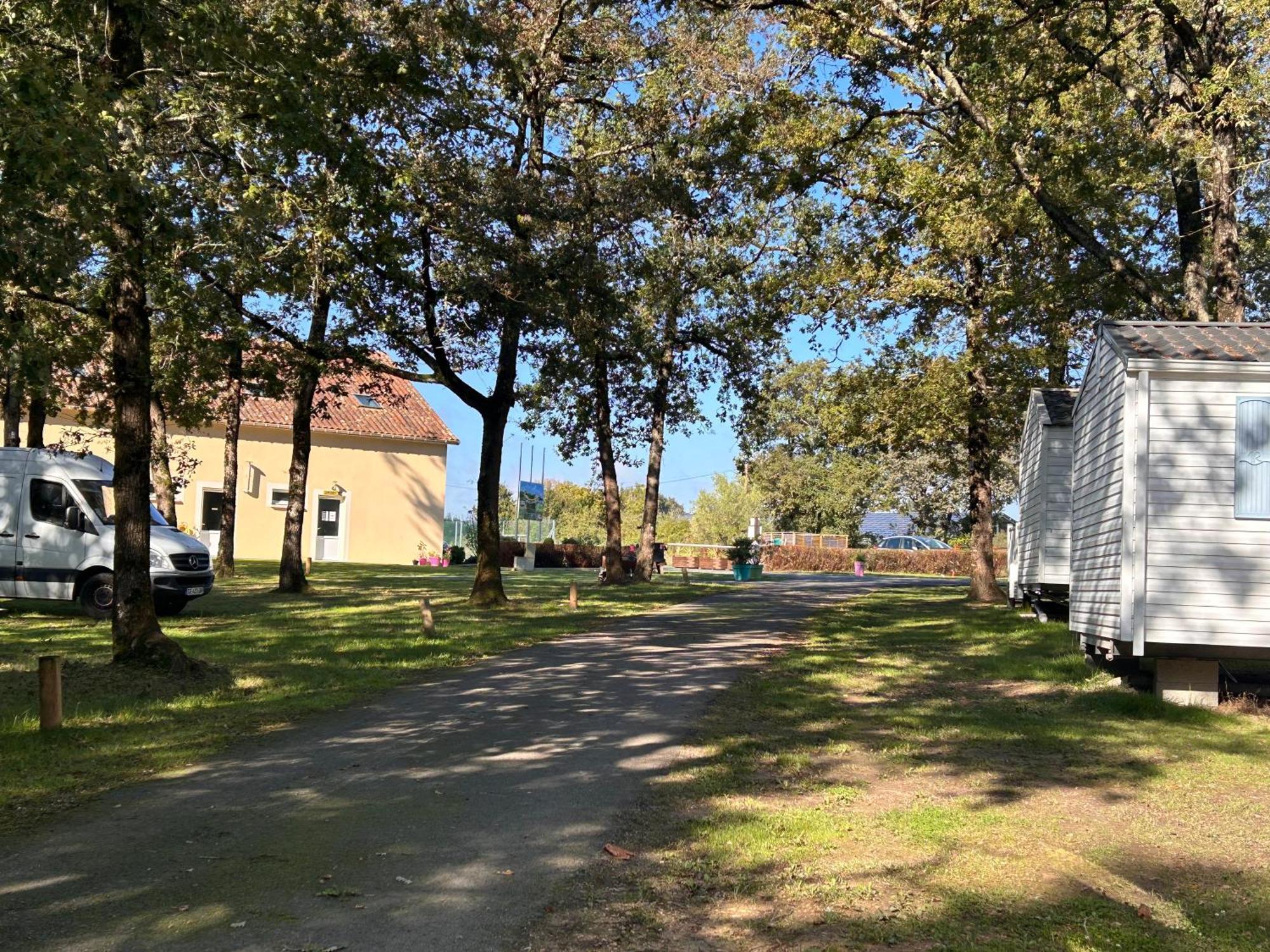 Camping Les Petites Minaudieres Coussay-les-Bois Exterior foto