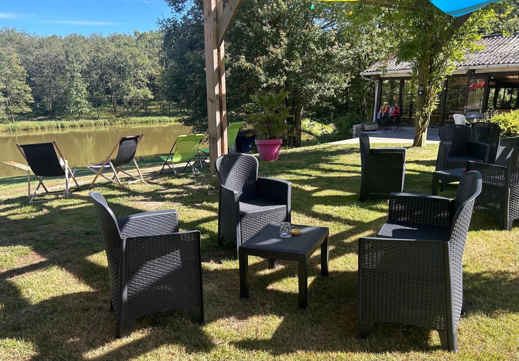 Camping Les Petites Minaudieres Coussay-les-Bois Exterior foto