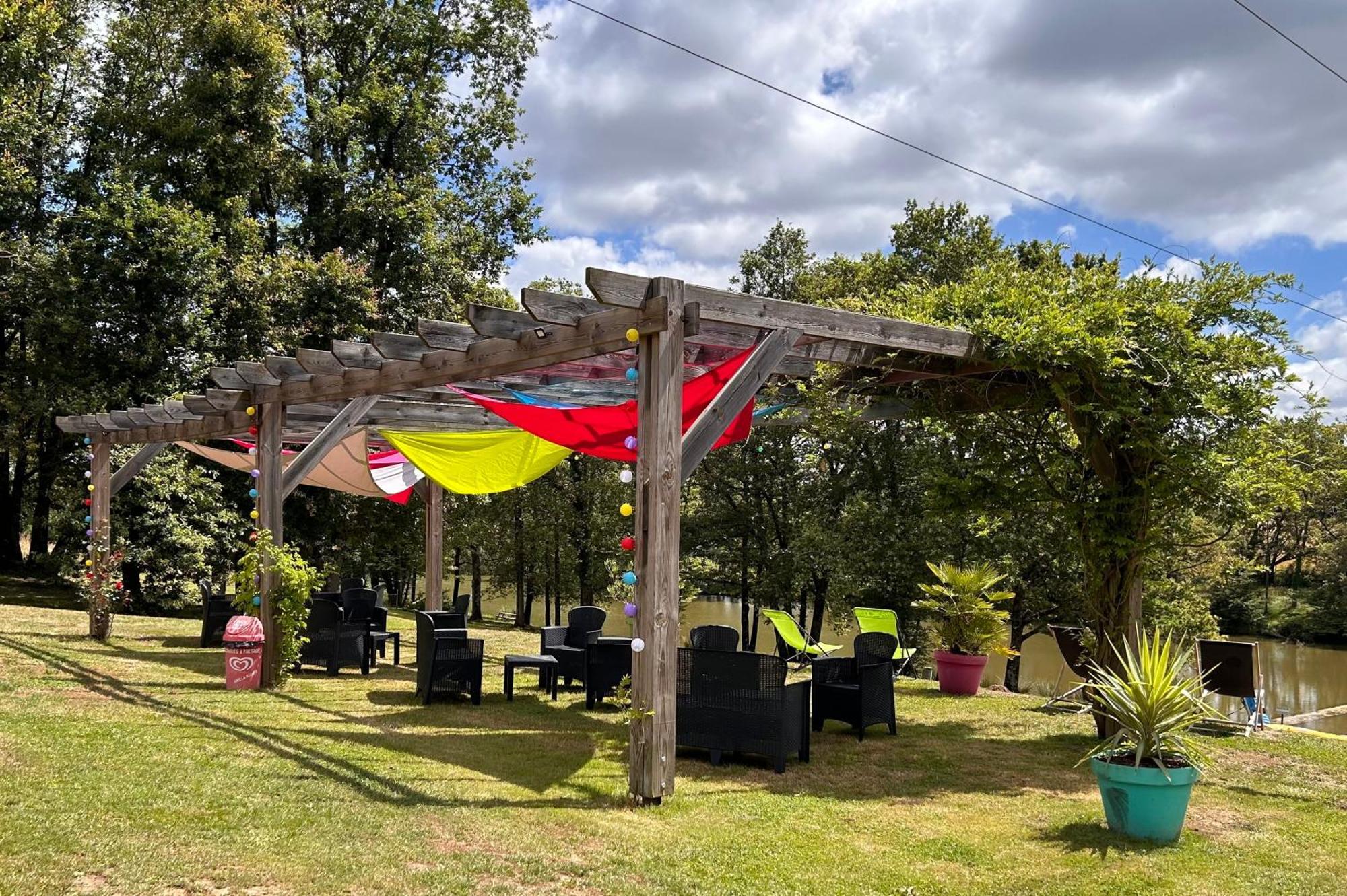 Camping Les Petites Minaudieres Coussay-les-Bois Exterior foto